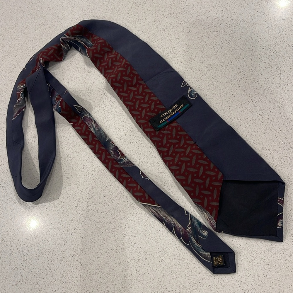 Colours by Alexander Julian 100% Silk Tie - Dark Gray with Floral Accents - Picture 6 of 7